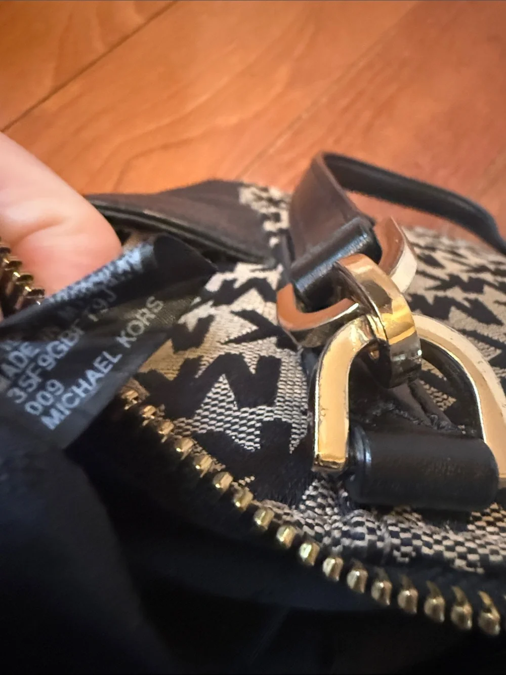 Michael Kors Bedford Large East/West Top Zip Tote Monogram Beige Black 15x10”